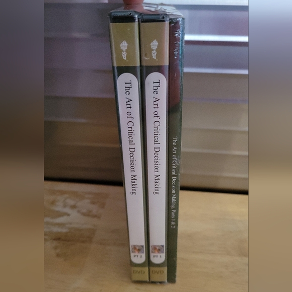 NWT Great Courses The Art of Critical Decision Making DVD w/course book Set - Picture 2 of 5